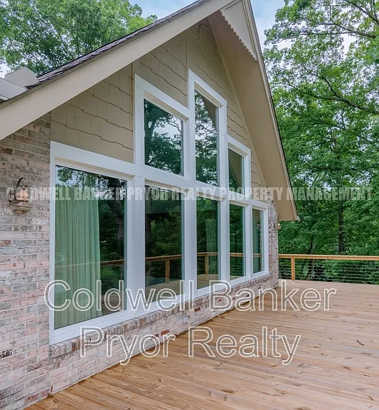 165 Lakeshore Ct — Photo 9