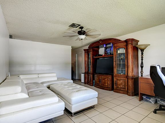 3rd image of 4467 Ixora Cir