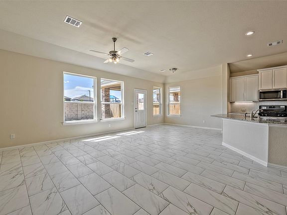 5th image of 2418 Brich Manor Dr