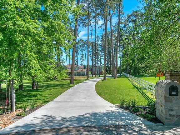 Welcome to 18023 Country Hills!