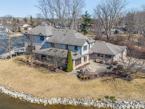 3532 Raftwood Dr, Commerce Township, MI 48382