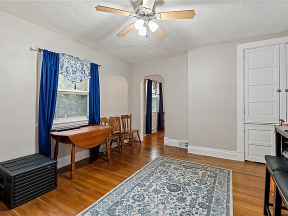 5th image of 821 George St