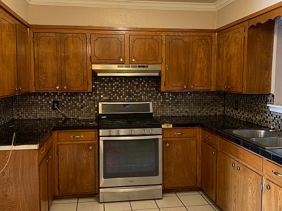 4th image of 3209 Red Bud Ln