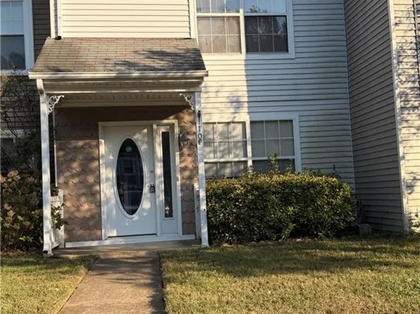 110 Heather Way APT F, Yorktown, VA 23693