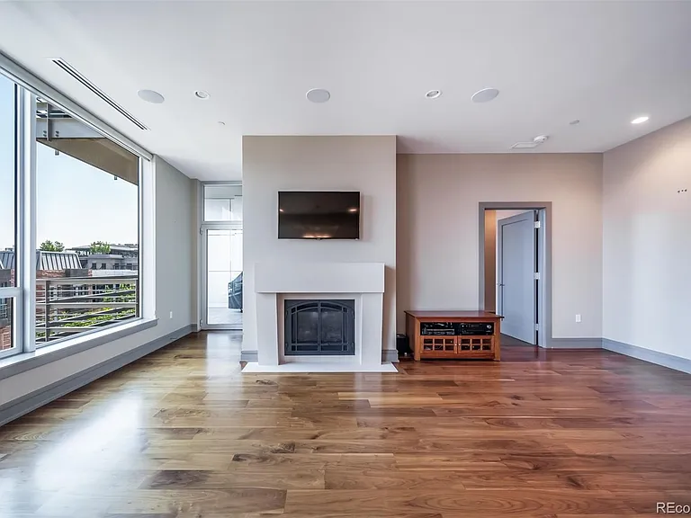 100 Detroit St #403 — Photo 10