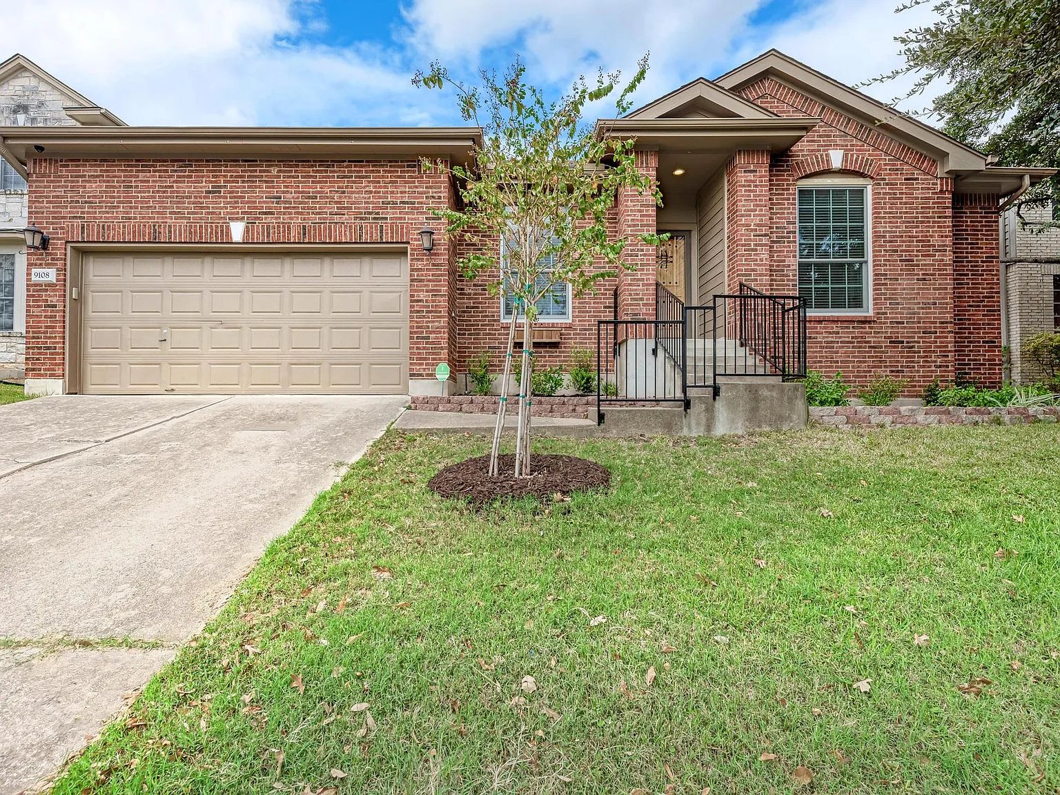 4 bed, 1976 sqft, $3,250 — Photo 2
