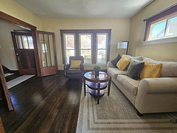 3rd image of 1324 Hayes AVENUE