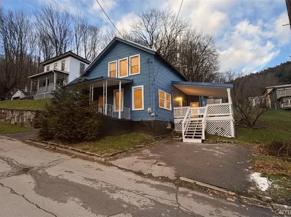 46 Moreland St, Little Falls, NY 13365