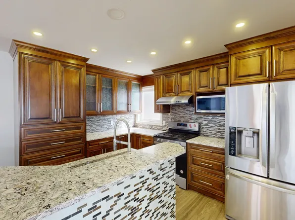 256A Saddlecrest Blvd NE, Calgary, AB T3J 5E8