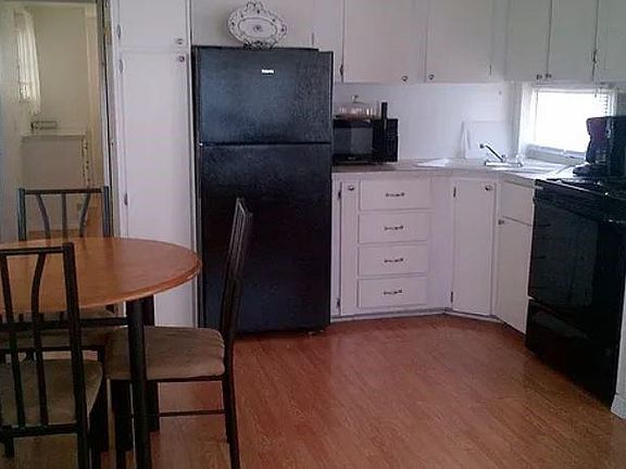 3rd image of 1417 23rd Avenue Dr W
