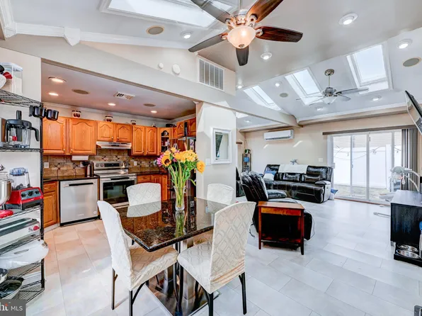 34 Bittersweet Rd, Levittown, PA 19057