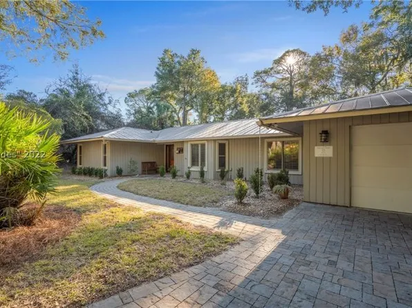 11 Hickory Ln, Hilton Head Island, SC 29928