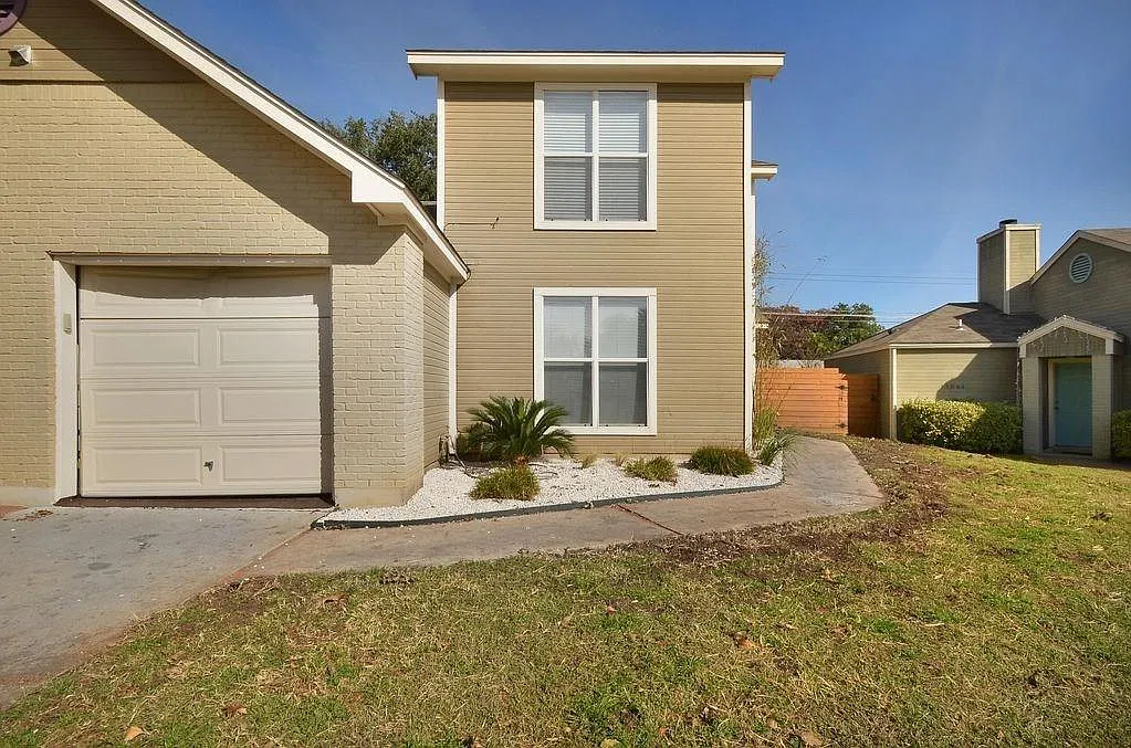 2 bed, 2.0 bath, 1027 sqft, $2,195 — Photo 1