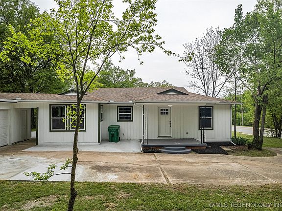 2nd image of 914 W Bryan Ave