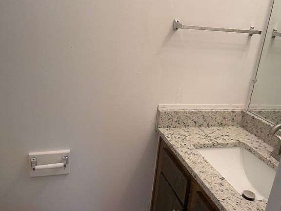 4th image of 4726 Victoria Dr