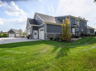 18 East Dr, Hartville, OH 44632