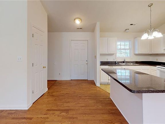 3rd image of 109 Fairwood Dr