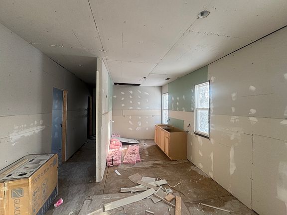 4th image of 12409 S Green St
