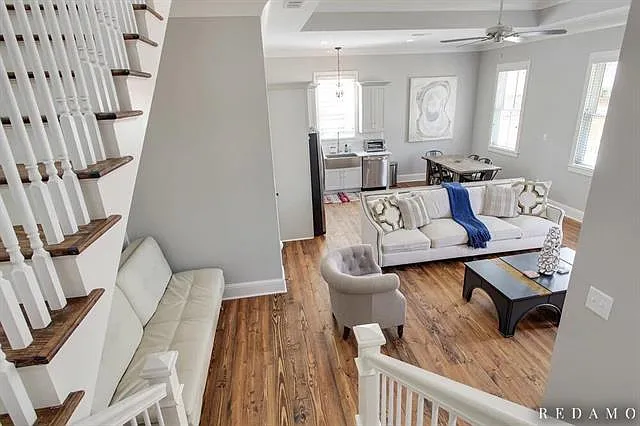 3 bed, 2.5 bath, 1900 sqft, $3,500 — Photo 3