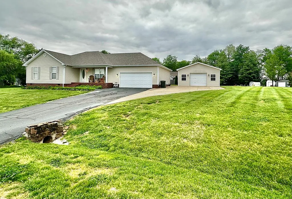 224 Benjamin Ln photo 1
