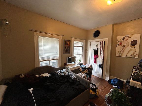 5th image of 330 Oldham Ave