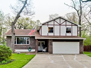 7712 Ravina Dr, Spring Grove, IL 60081