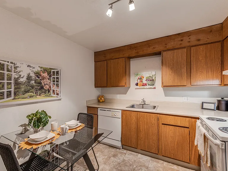 Willow Creek Apartments — Photo 7