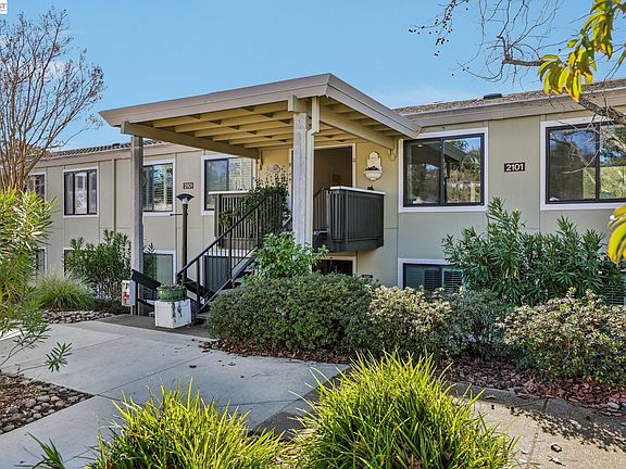 3rd image of 2101 Golden Rain Rd APT 11