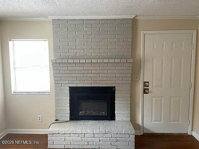 2 bed, 1.0 bath, 1404 sqft, $1,300 — Photo 4