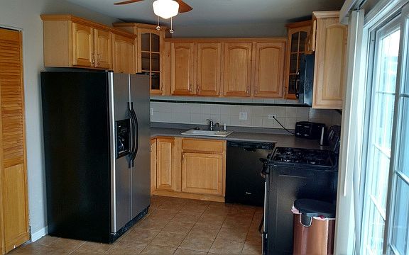 3rd image of 684 Foxdale Ct