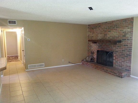4th image of 106 E Bayside Dr