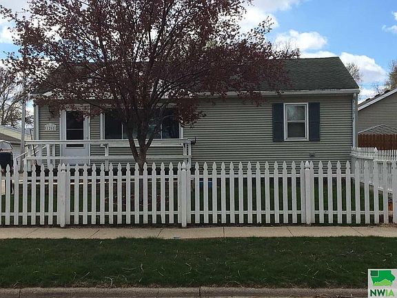 2nd image of 1208 Goldie Ave