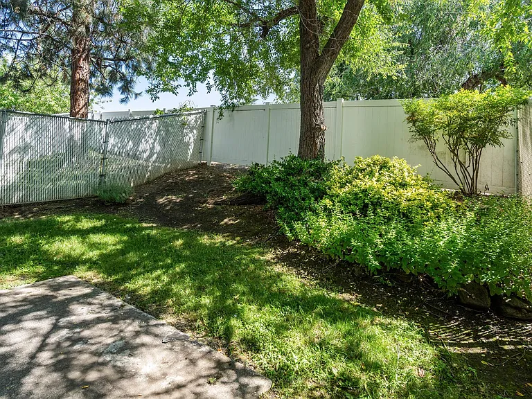 Talent Parkside Apartments — Photo 44