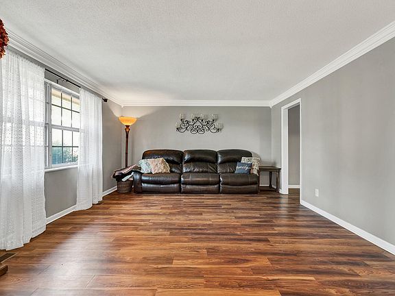 3rd image of 4028 Tomahawk Cir NW
