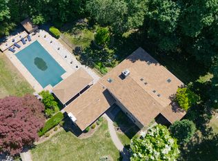 8 Crosby Ln, Oakland, NJ 07436