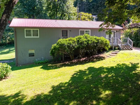 64 Blackberry Ln, Franklin, NC 28734
