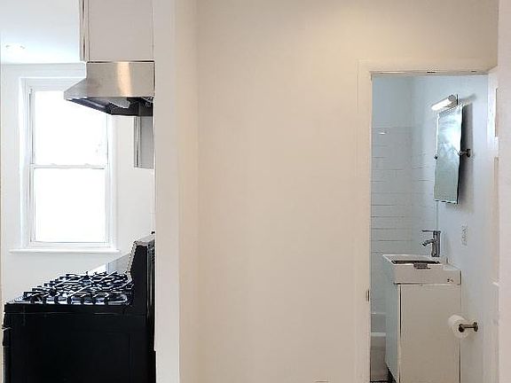 4th image of 1304 E Columbia Ave #3