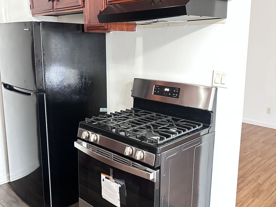 1st image of 317 W 89th St