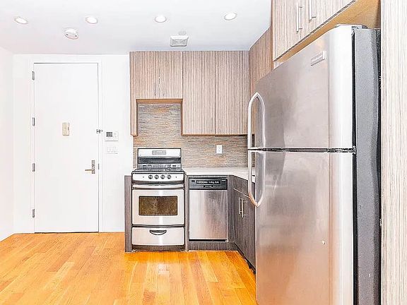3rd image of 871 Bergen St APT 1D