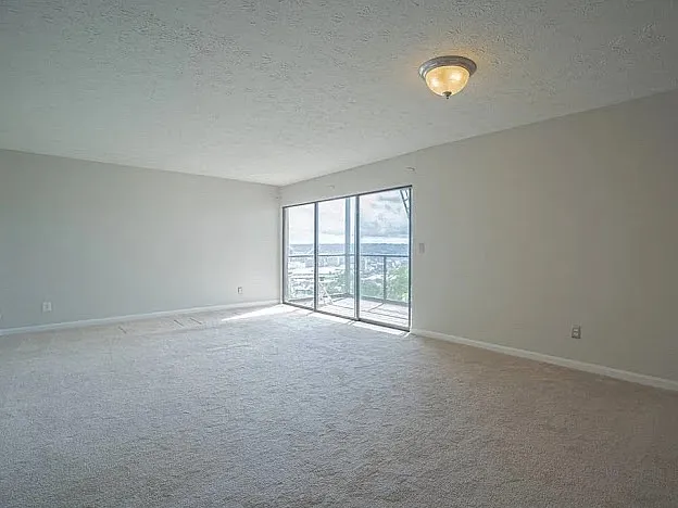 111 Winding Way — Photo 4