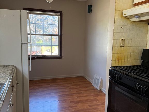 3rd image of 7612 Hazelton St