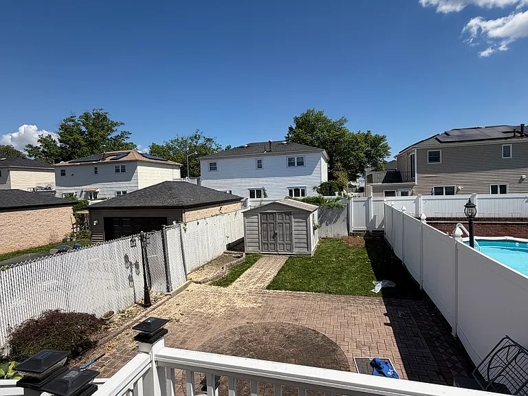 Sommer Ave — Photo 4