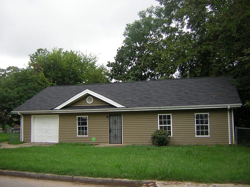 http://www.propertyboss.net/CustomerImages/EXCALIBR_92531/media/Properties/1417%20Lansing%20St%20SE%20(9DE)/zsmall_1.jpg