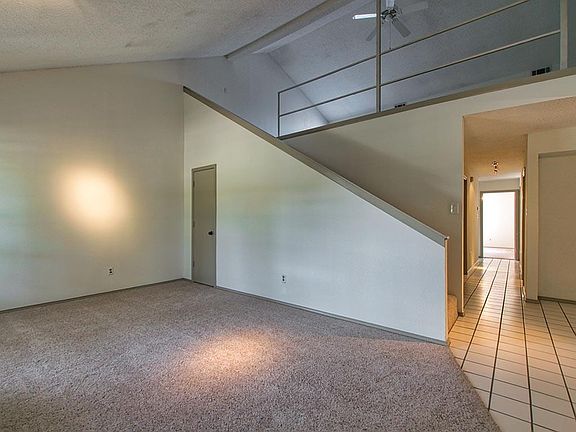 4th image of 5025 Buttonwood Ln