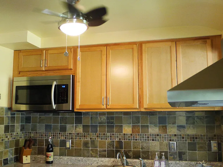 2362 Parkwood Ave — Photo 13