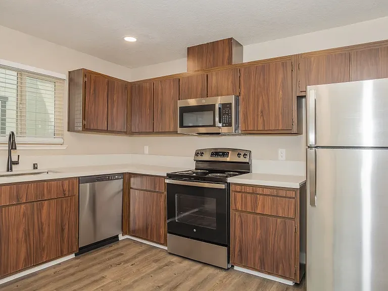 El Macero Apartments — Photo 6