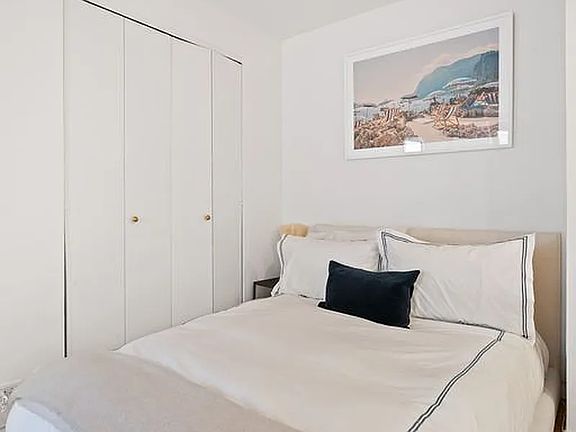 5th image of 106 Central Park S APT 15J