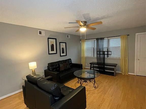 3rd image of 5417 Ennis St #2