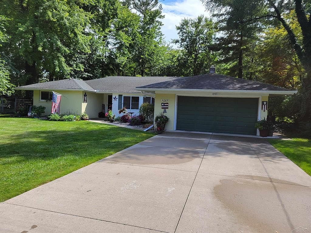 4649 Ironwood, Saginaw, MI 48603 Zillow