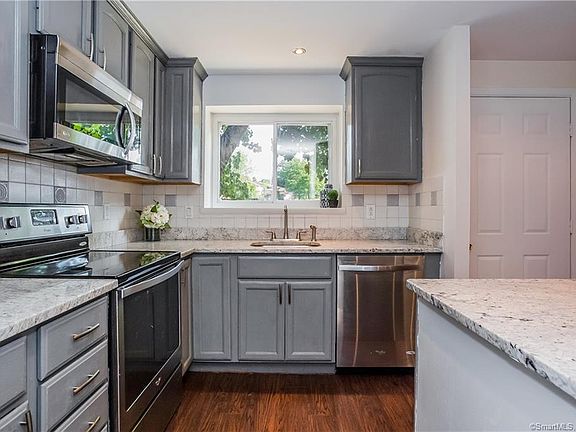 3rd image of 47 Carillon Dr #B